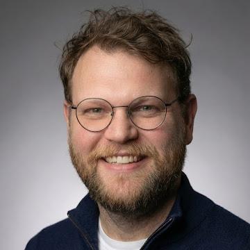 Scott's headshot